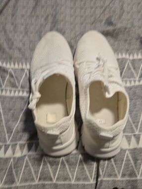 Lightweight Mens White Knit Sneakers